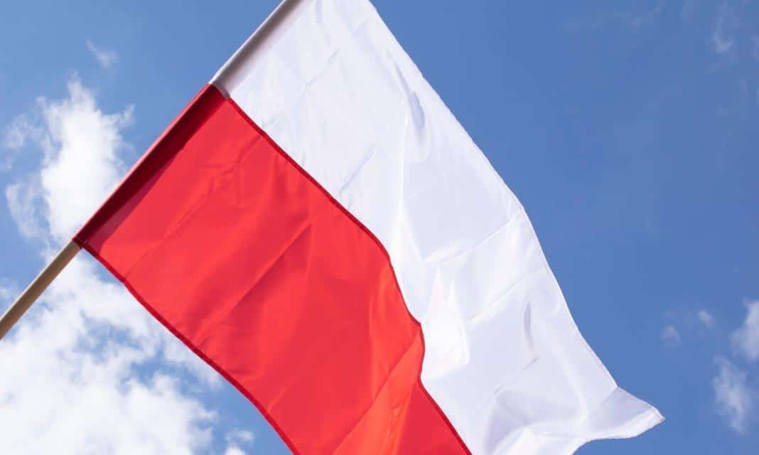 Propozycje obchodów Dnia Flagi Rzeczypospolitej Polskiej w uroczym Poraju