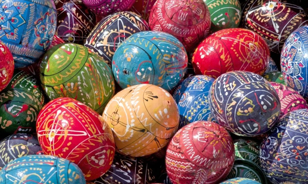 Wielkanocna Radość w Poraju: Zwyczaje i Tradycje Świąteczne